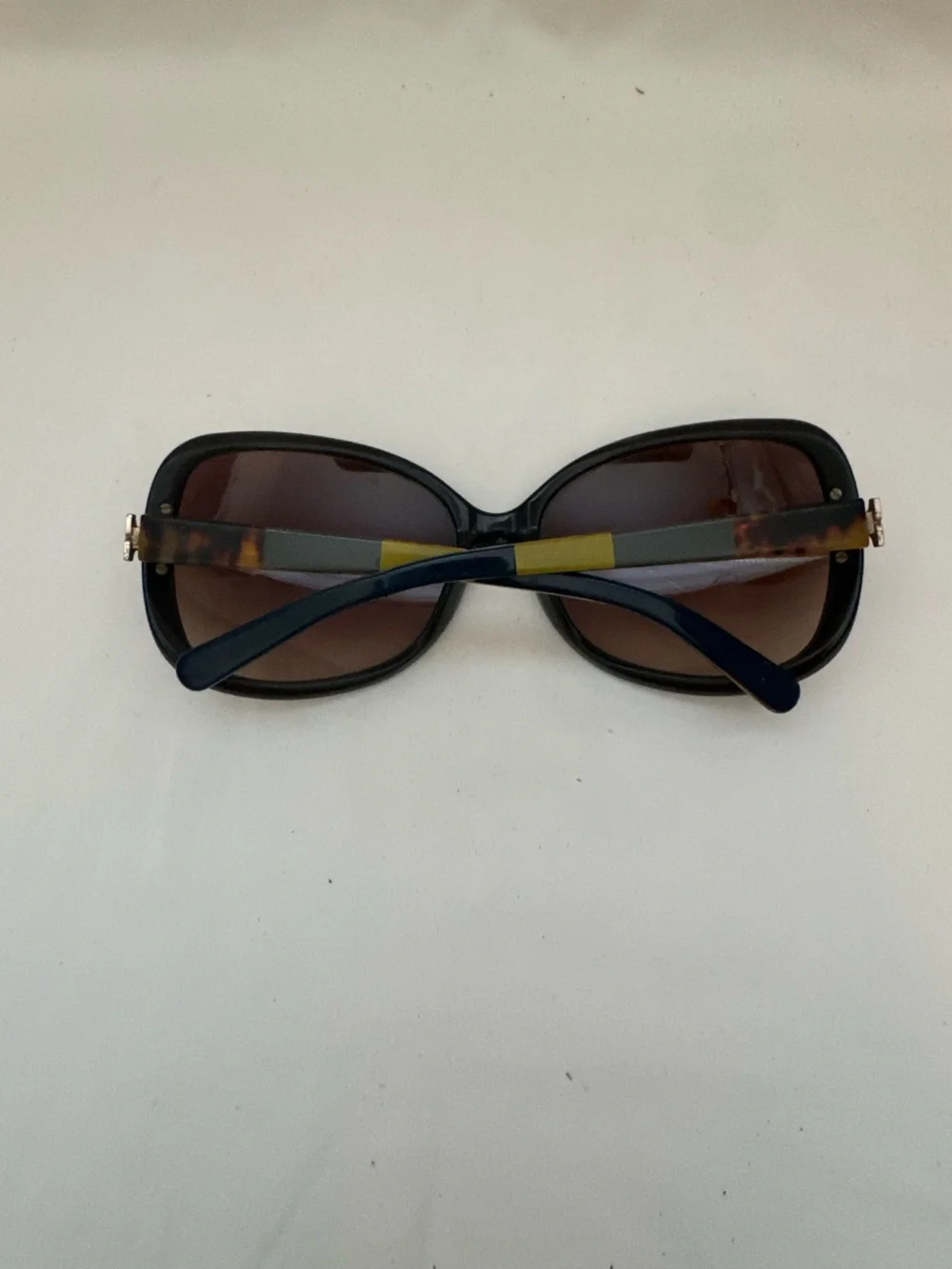 Tory Burch Black Frame Brown Gradient Lens Sunglasses with Orange Case